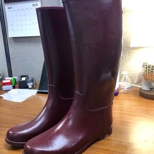 Wide calf burgundy rain boots size 11